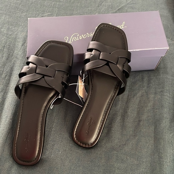 Universal Thread Sandals - Picture 1 of 2